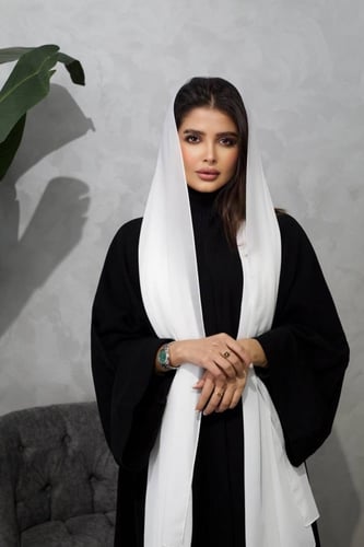 طرحة بلون ابيض ساده