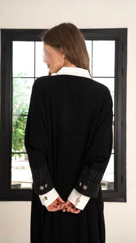 عباية رسمية بتقليم بالياقة والاكمام