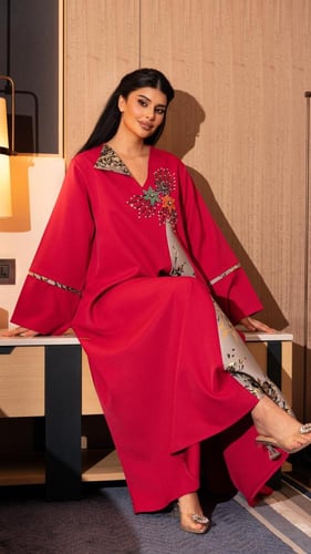 جلابية بلون وردي بشك كرستال