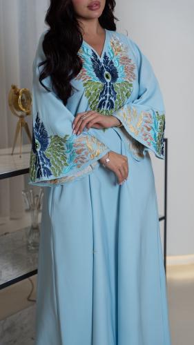 جلابية مطرزة بلون سماوي