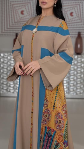 جلابية بيج ببروش على الصدر