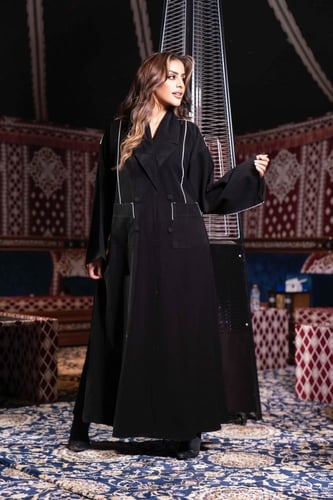 عباية شتوية بحواف بيضاء وجيوب