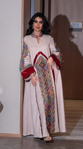 جلابية شتوية بتطريز ملون