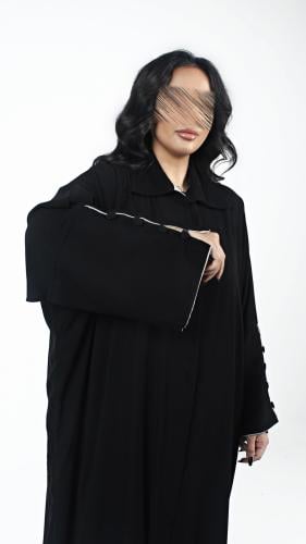 عباية بتبطينة مقلمة وطقطق مخفي