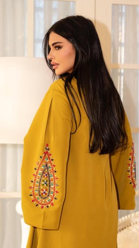 جلابية بلون كموني مبطنة بأحمر