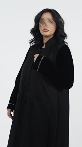 عباية باكمام مخمل وجيوب