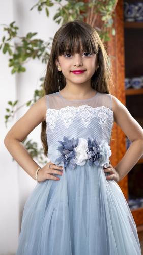 فستان بناتي سماوي بورد على الخصر