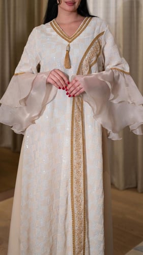 جلابية مطرزة بترتر باكمام دبل كلوش