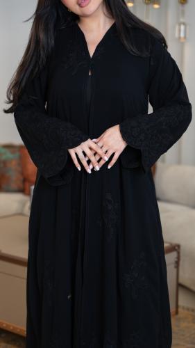 عباية شيفون بتطريز أسود