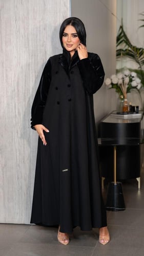 عباية بياقة واكمام مخمل