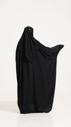 عباية بشت بقصة اكمام مميزة