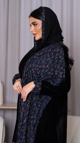 عباية مخمل بشال ورود