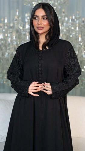 عباية مطرزة بأزرة قماش