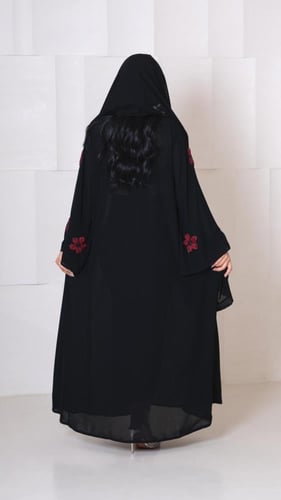 عباية بتطريز ورد احمر