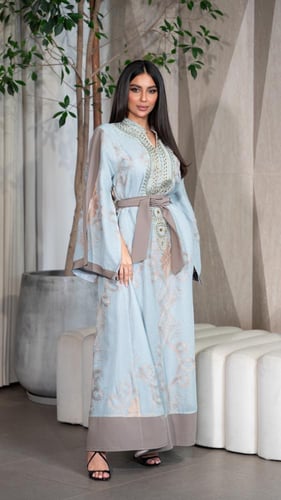 جلابية مطرزة مع حزام