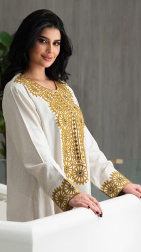 جلابية لينن مطرزة بذهبي