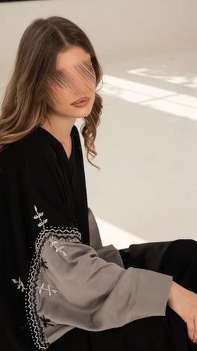 عباية نص بشت باكمام رصاصي