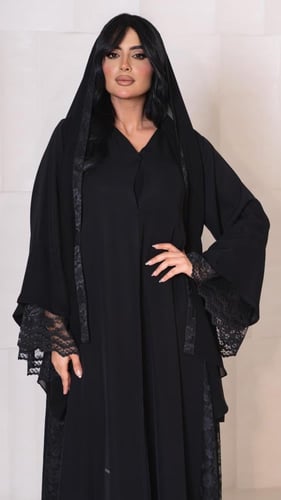 عباية كلوش بخامة كريب و بدانتيل فرنسي