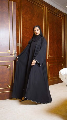 عباية قطعتين بشك فضي ناعم