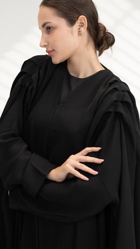 عباية بصفطات على الاكتاف