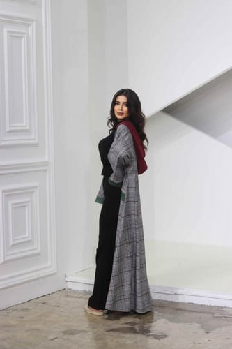 جاكيت كاروهات رمادي بقبعه