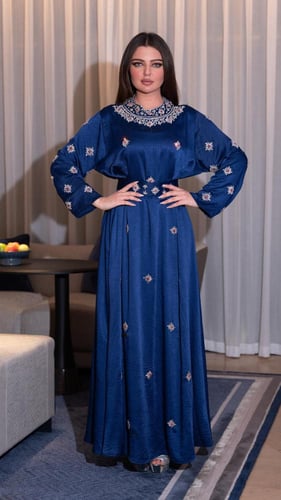 فستان كحلي بشك فضي