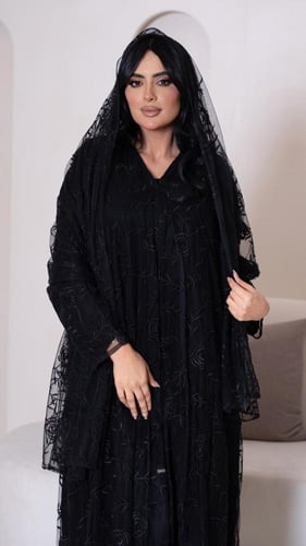 عباية مطرزة مع الطرحة