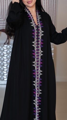 عباية بتطريز ملون من الأمام