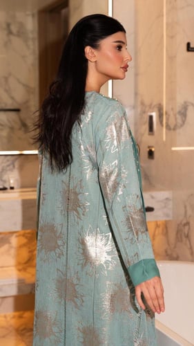 جلابية بلون تفاحي بلمعة فضي