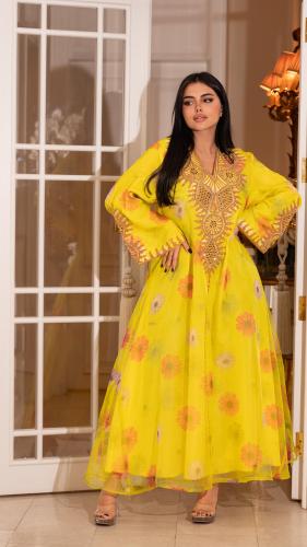 جلابية بلون اصفر بنقوش ورد