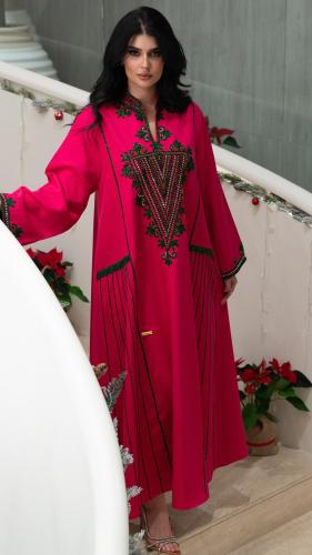 جلابية بلون وردي مطرزة بزيتي