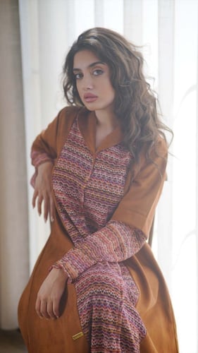 جلابية شتوية مطرزه بلون بني