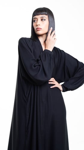 عباية ساده باكمام مطاط وجيوب مخفية