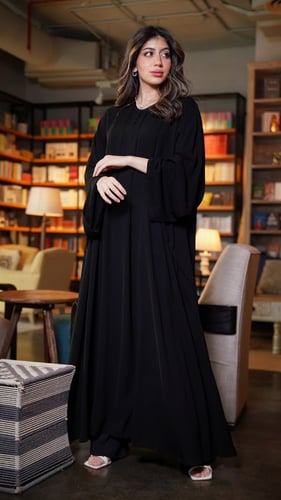 عباية ساده بقصة اكتاف وجيوب