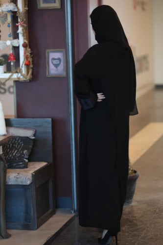 عباية رسمية بياقة عريضه