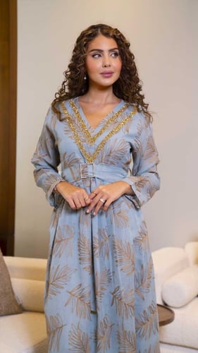 جلابية سماوي بتطريز نحاسي