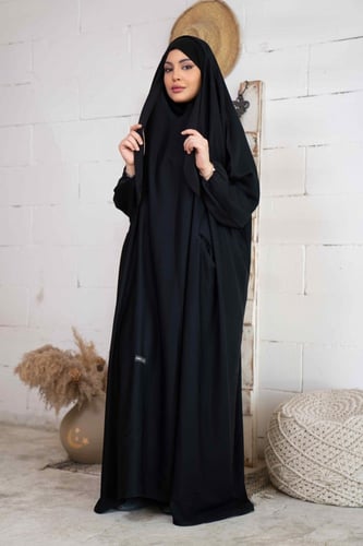 عباية رأس كم مطاط وجيوب امامية بربطة راس ثابتة