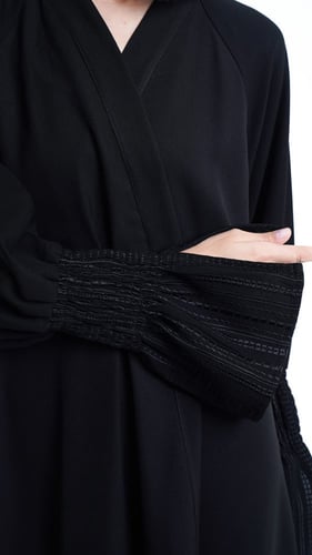 عباية مفتوحة باكمام كلوش مطاط