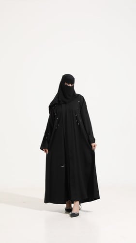 عباية بتطريز على الاكتاف