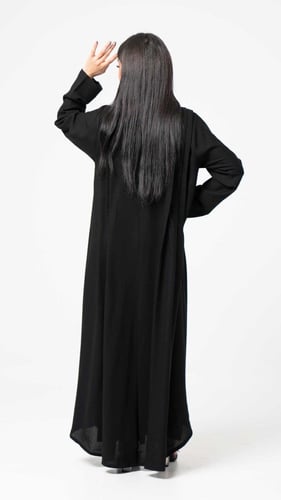 عباية تربل كلوش بصفطات على الكتف