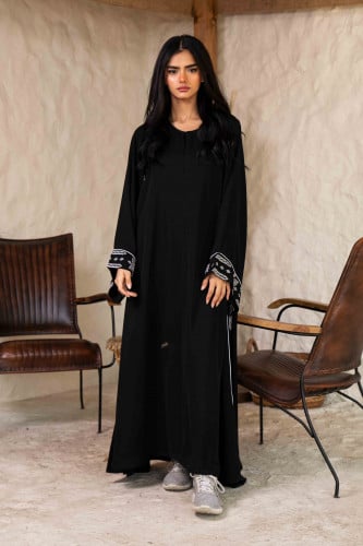 عباية اسود بتطريز ابيض