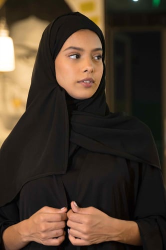 طرحة سوداء بطقطق