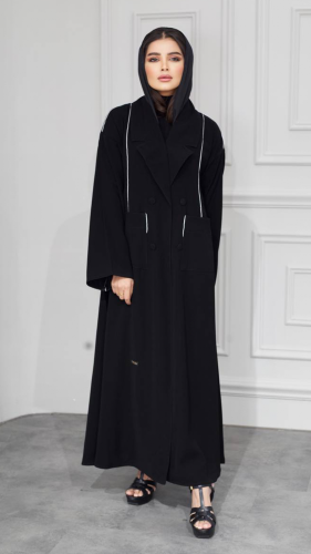 عباية شتوية بحواف بيضاء وجيوب