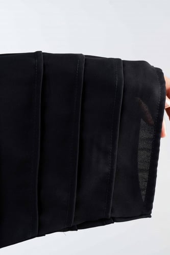 عباية بصفطات طولية على الاكمام