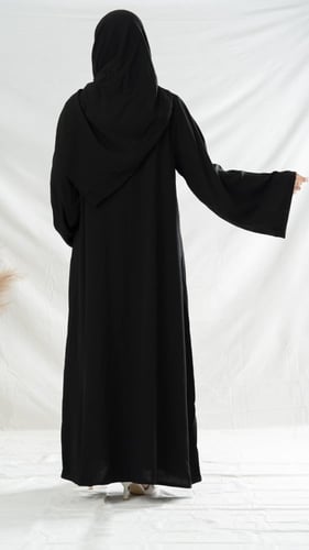 عباية بأزره وجيوب أسود