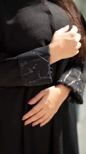 عباية قطعتين تنلبس سادة او للمناسبات