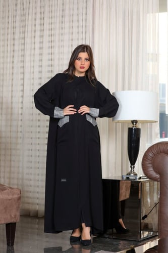 عباية بجيوب واكمام باللون الرصاصي