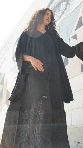 عبايه بدانتيل