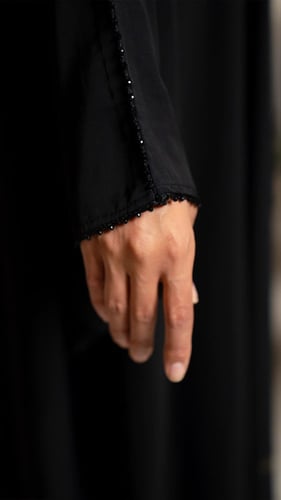 عباية بشت مزينه بكلفه اسود