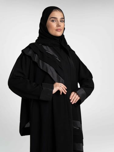 عباية بقصة اكتاف مميزة